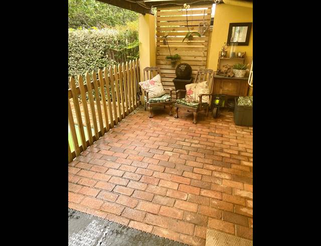 2 BEDROOM SECTIONAL TITLE TO LET IN GLEN HILLS
